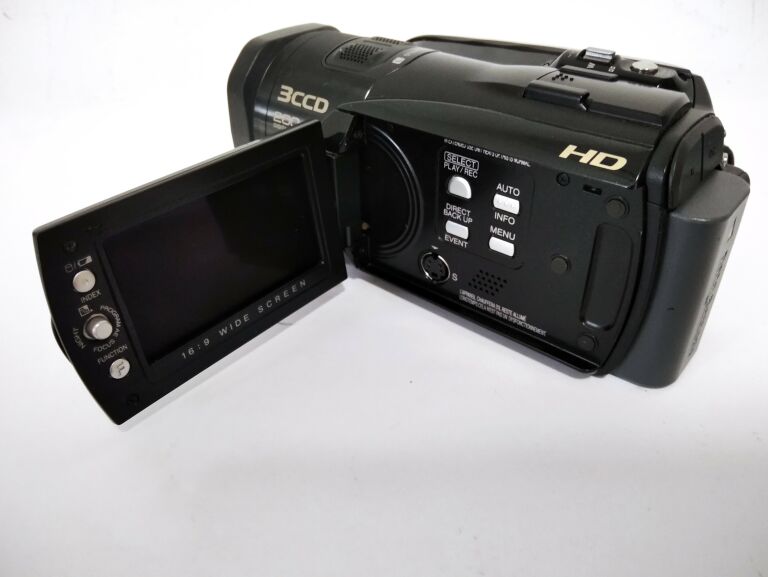 KAMERA JVC EVERIO GZ-HD3E 60GB Z ŁADOWARKĄ OPIS