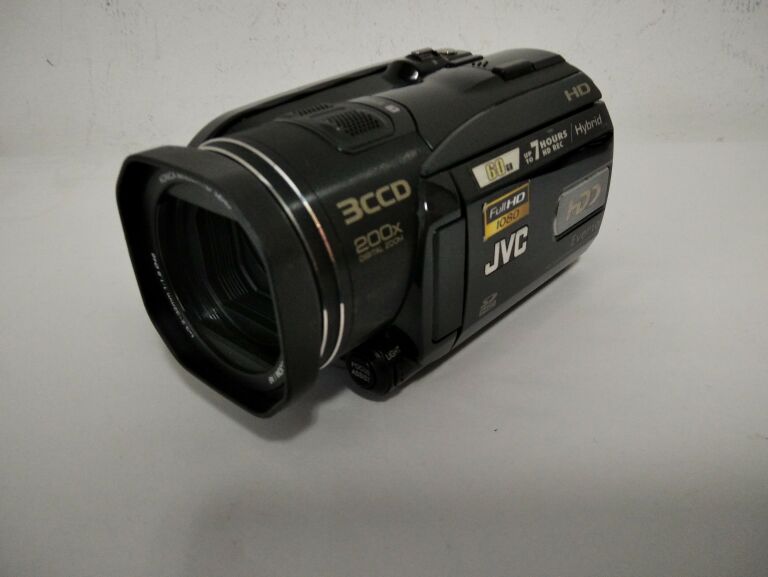 KAMERA JVC EVERIO GZ-HD3E 60GB Z ŁADOWARKĄ OPIS