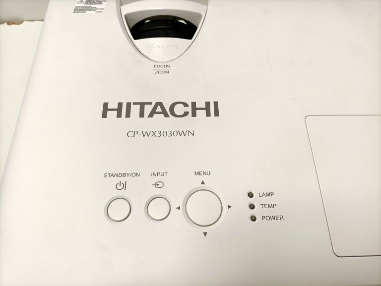 PROJEKTOR HITACHI CP-WX3030WN + ZASILACZ + PILOT