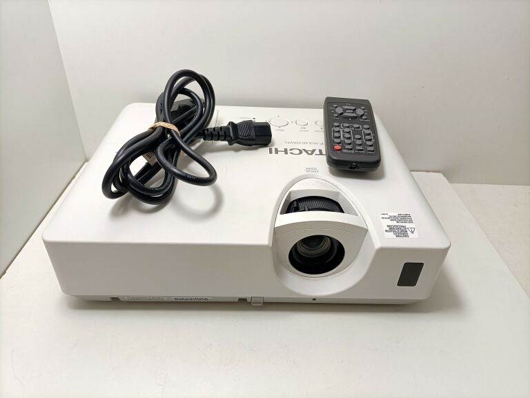 PROJEKTOR HITACHI CP-WX3030WN + ZASILACZ + PILOT