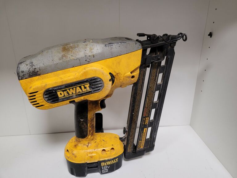 GWORDZIARKA DEWALT DC618 ZESTAW W WALIZCE
