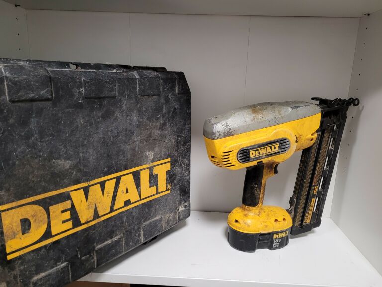 GWORDZIARKA DEWALT DC618 ZESTAW W WALIZCE