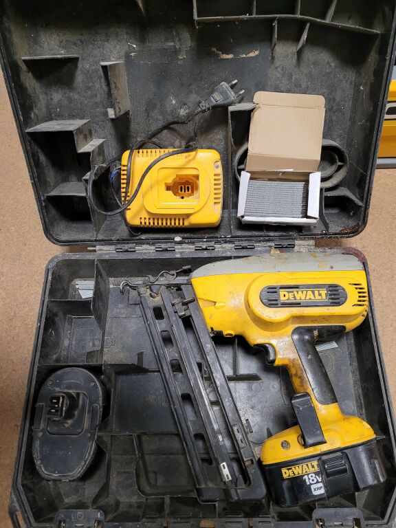 GWORDZIARKA DEWALT DC618 ZESTAW W WALIZCE