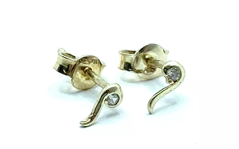 piekne-zlote-kolczyki-333-045-g-dl1-cm-rodzaj-wyrob-jubilerski