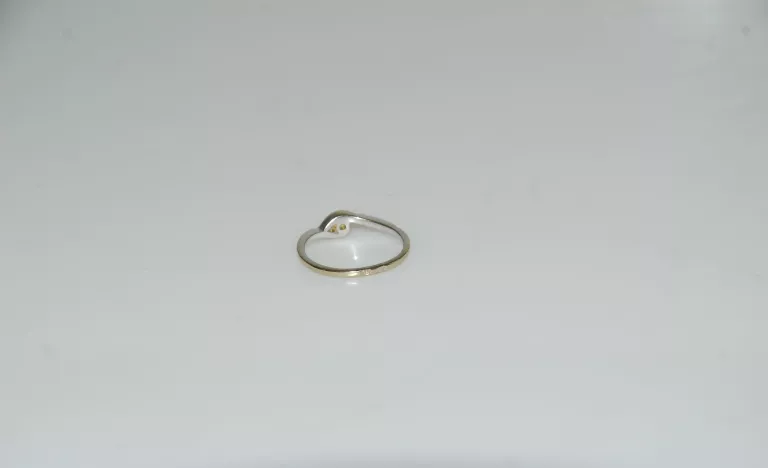 delikatny-zloty-pierscionek-z-brylantem-apart-marka-226434-761430