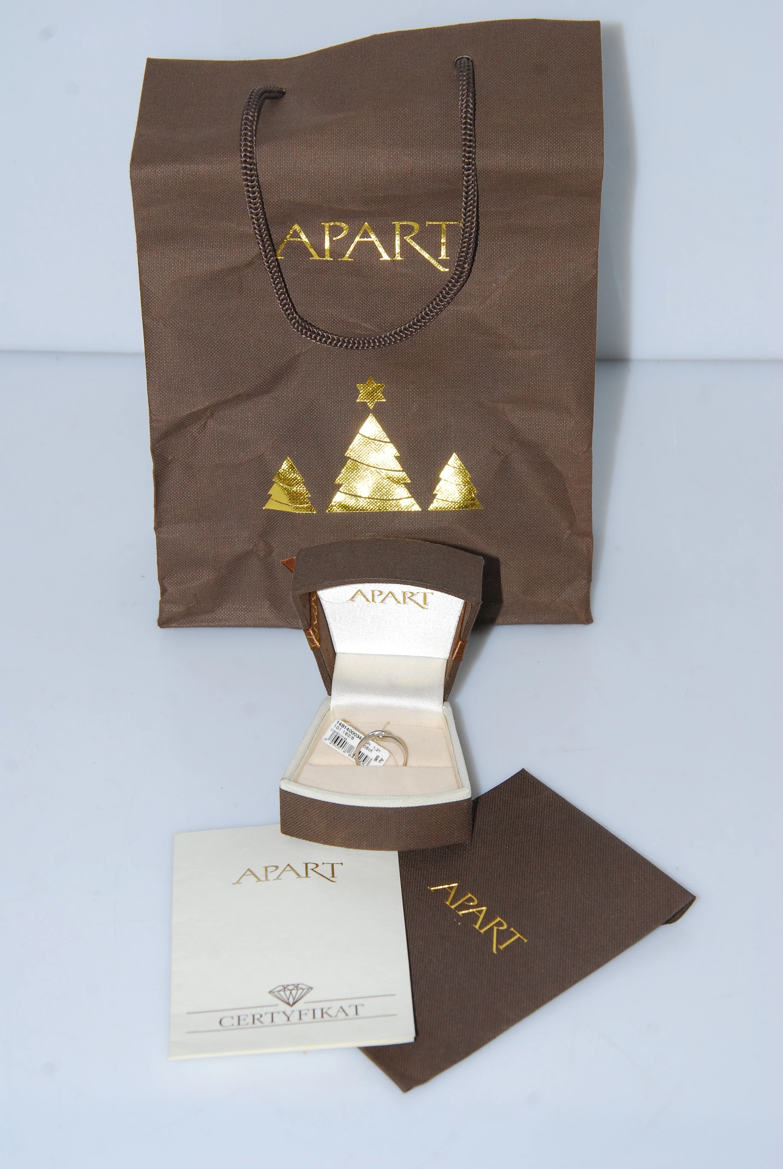 delikatny-zloty-pierscionek-z-brylantem-apart-bulwar-ikara-21-wroclaw