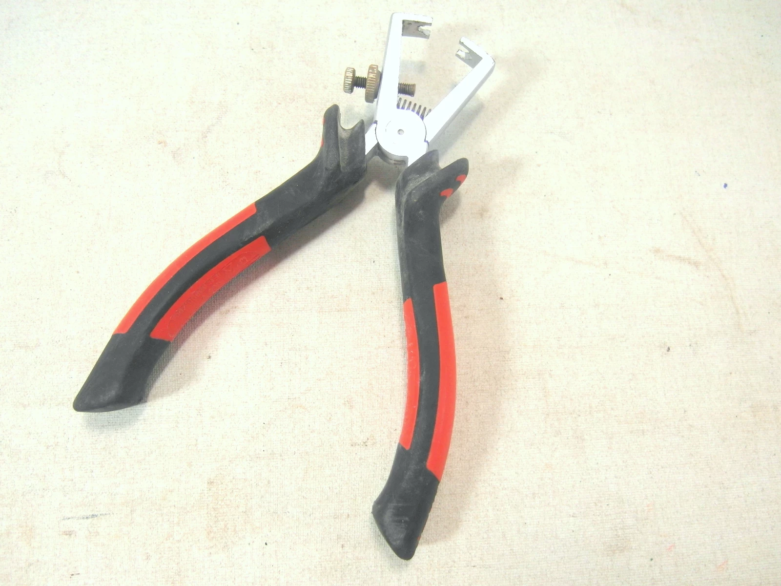 szczypce-do-zdejmowania-izolacji-160mm-1000v-cimco-stan-uzywany