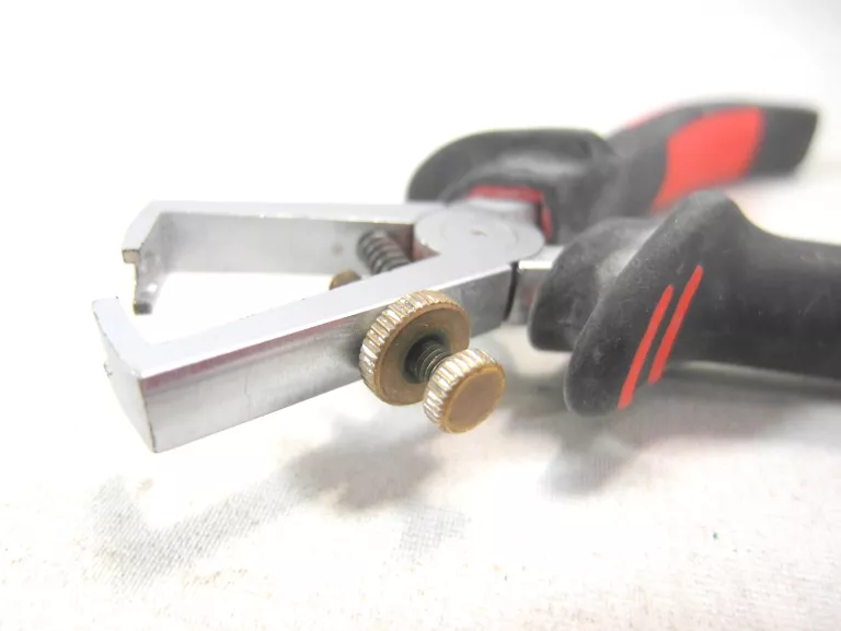 szczypce-do-zdejmowania-izolacji-160mm-1000v-cimco-ean-4021103006863