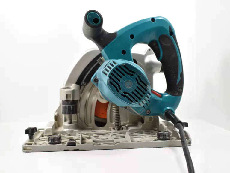 MAKITA CA5000