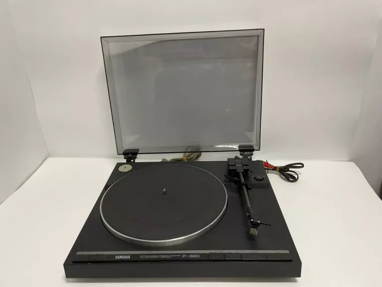 GRAMOFON YAMAHA P-320