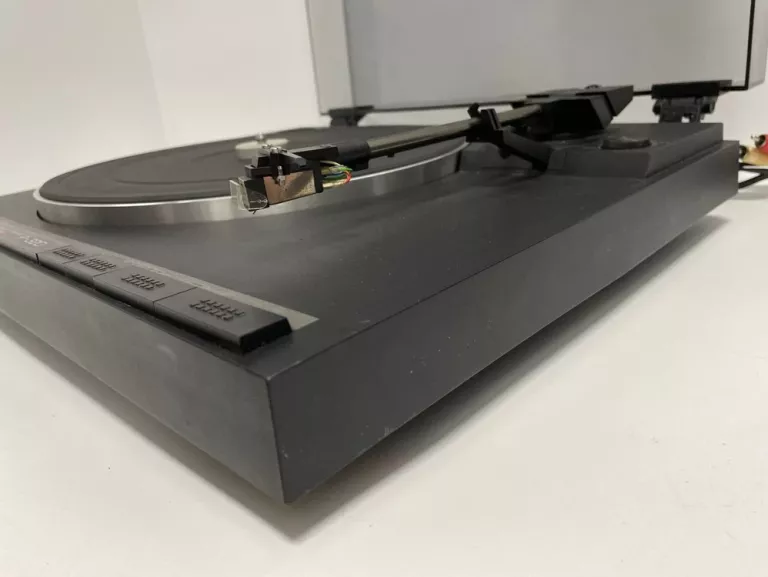 GRAMOFON YAMAHA P-320