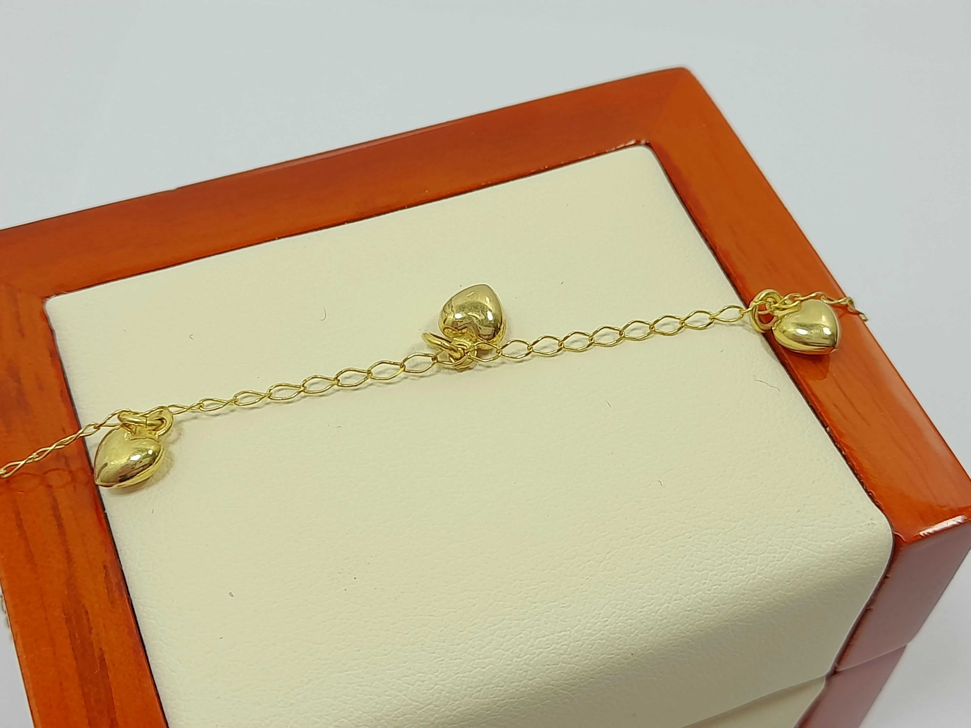 zlota-bransoletka-trzy-serduszka-146g-585-175cm-material-zloto