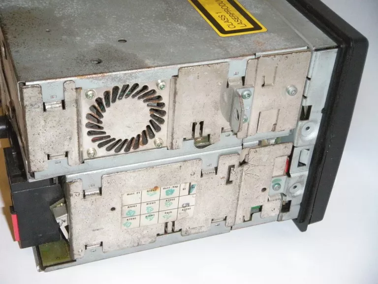 RADIO SAMOCHODOWE 2DIN MERCEDES BOSCH 7612 001 47