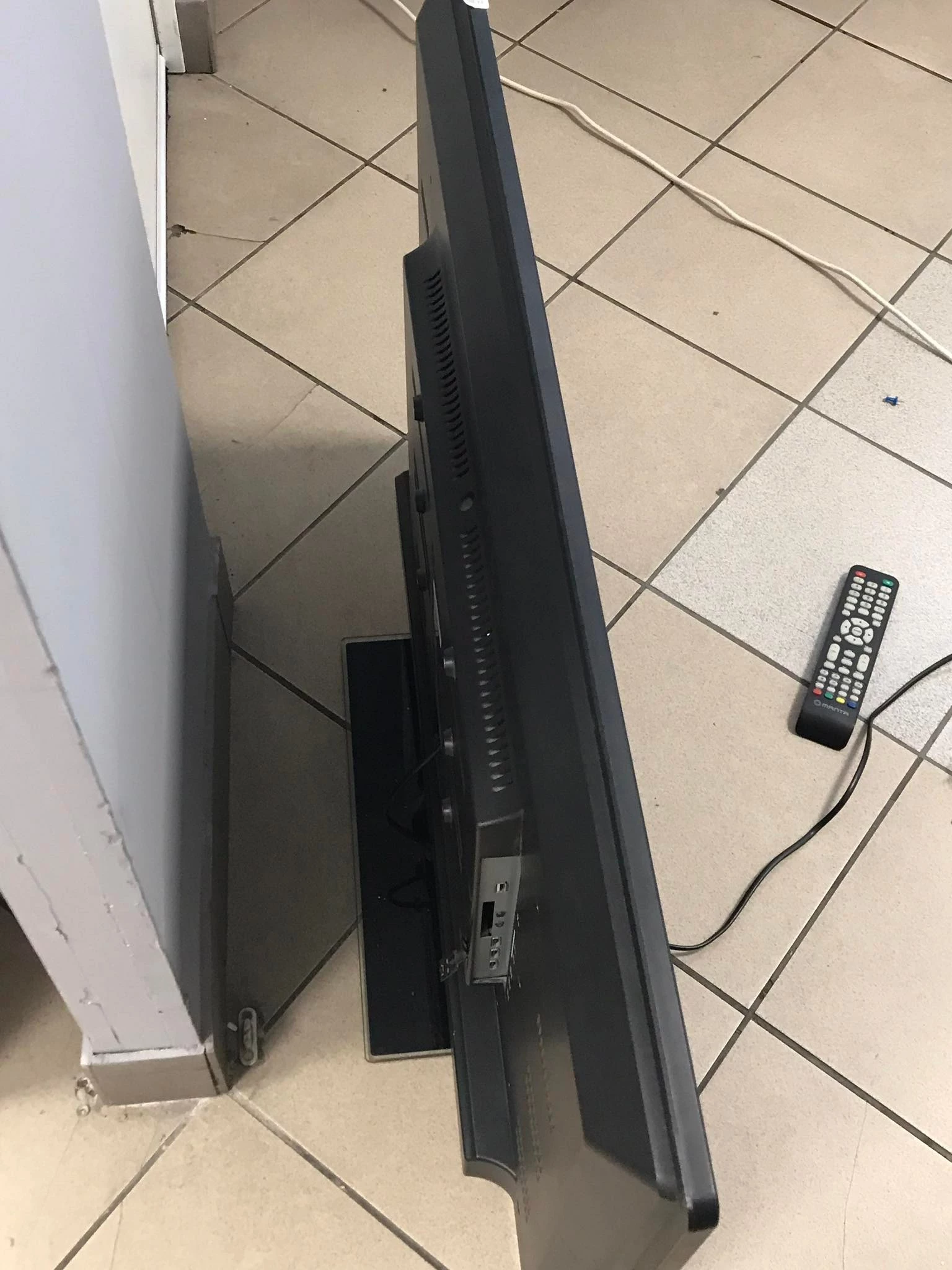 telewizor-manta-led-3903-bez-pilota-kod-producenta-xxx