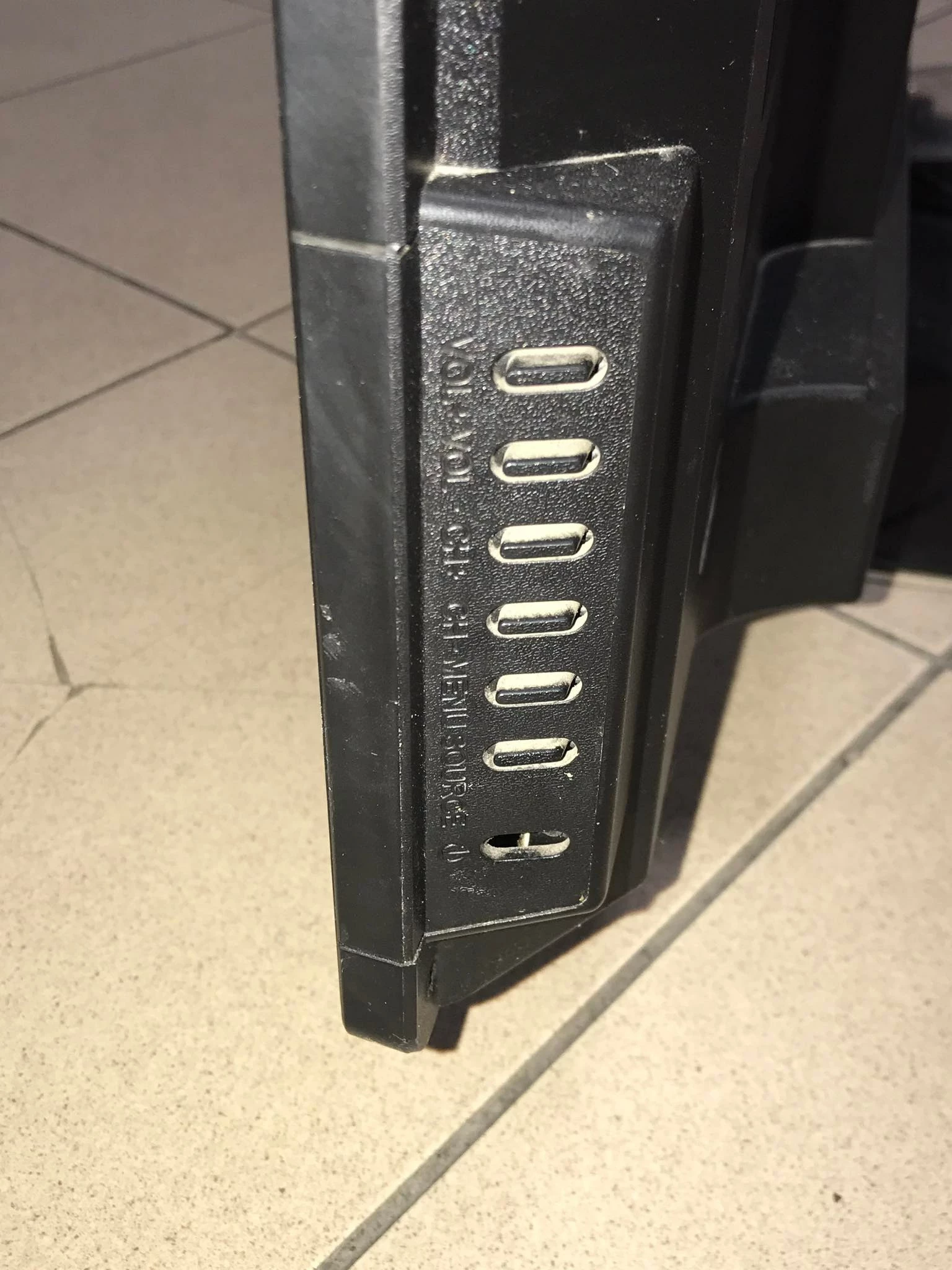 telewizor-manta-led-3903-bez-pilota-stan-uzywany