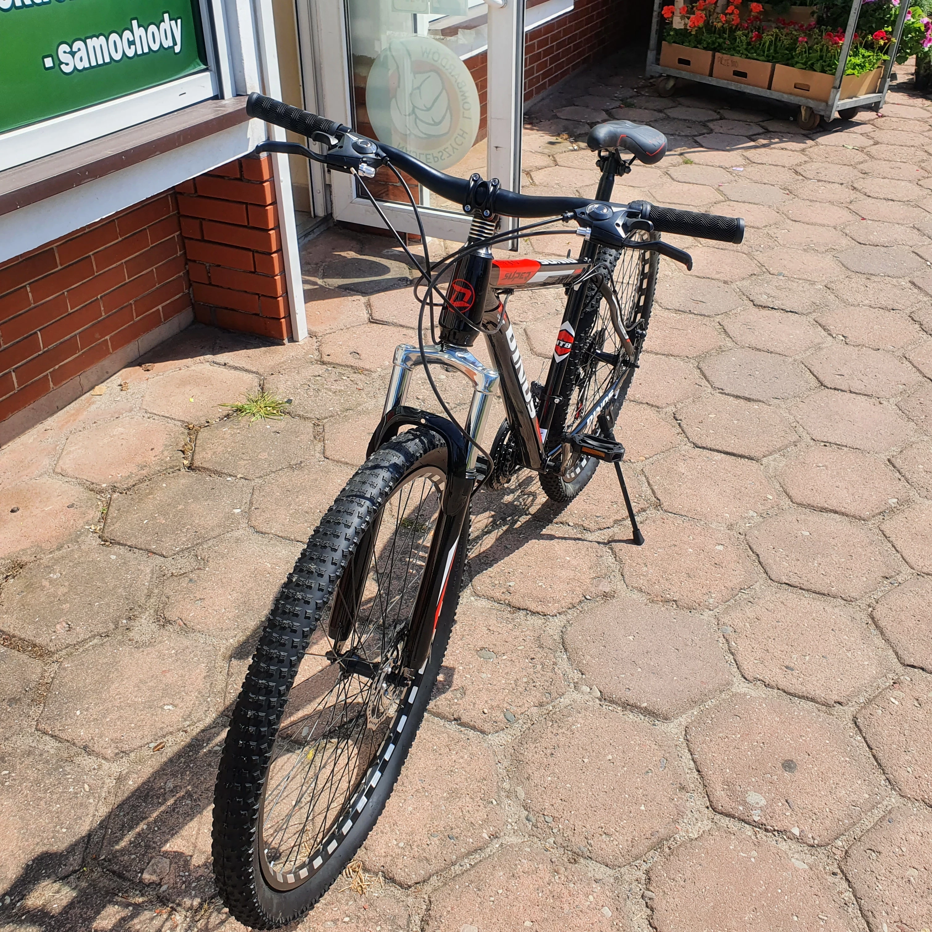 rower-dinos-29-cali-stal-czarno-czerwony-plec-130411-2