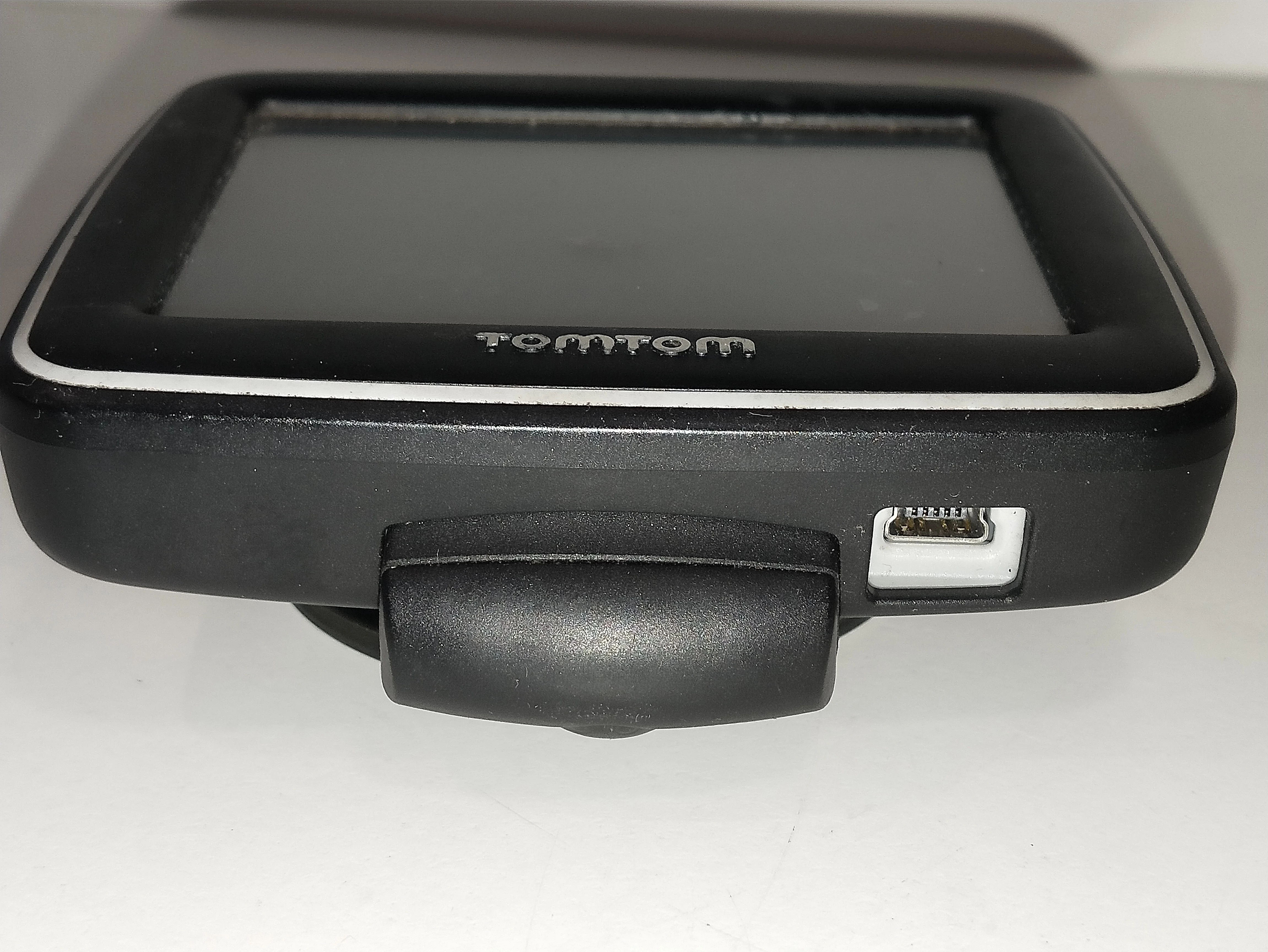 tomtom-1ex00-nawigacja-ladowarka-samochodowa-product-id