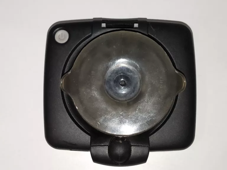 tomtom-1ex00-nawigacja-ladowarka-samochodowa-producent-tom