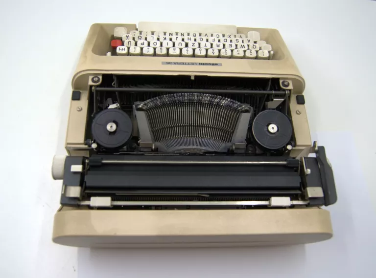 MASZYNA DO PISANIA OLIVETTI LETTERA 35