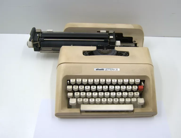 MASZYNA DO PISANIA OLIVETTI LETTERA 35
