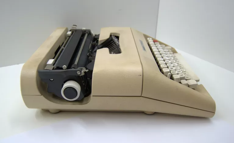 MASZYNA DO PISANIA OLIVETTI LETTERA 35
