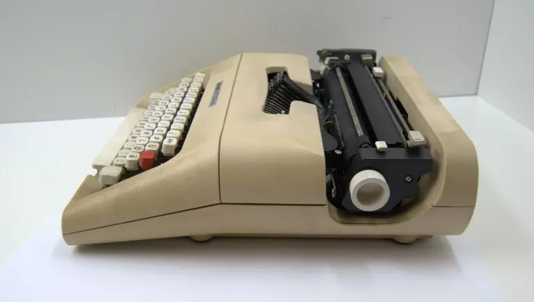 MASZYNA DO PISANIA OLIVETTI LETTERA 35