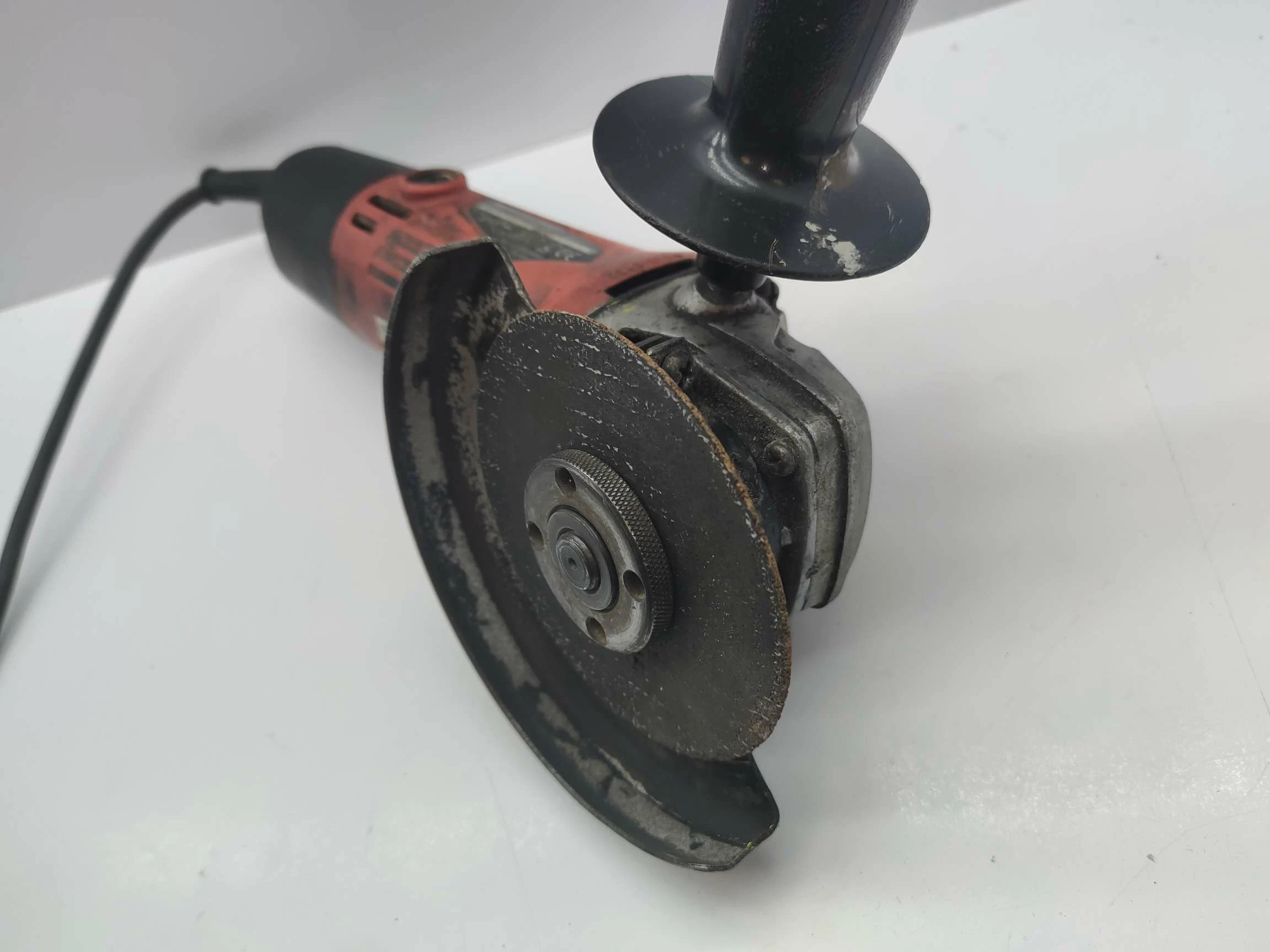 szlifierka-maktec-mt963-rodzaj-zasilania-sieciowa