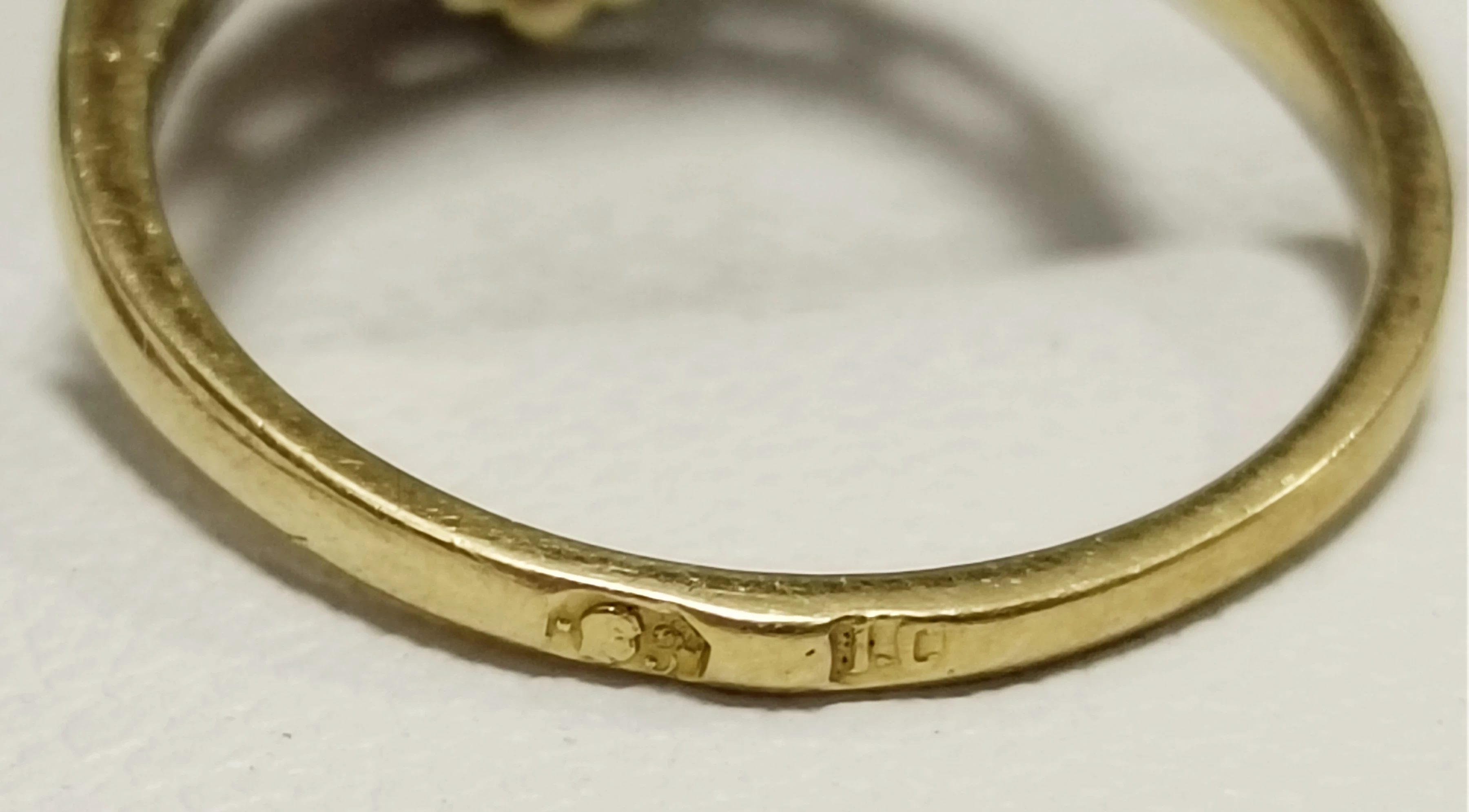 zloty-pierscionek-w-stylu-art-deco-z-brylantem-marka-inna-marka