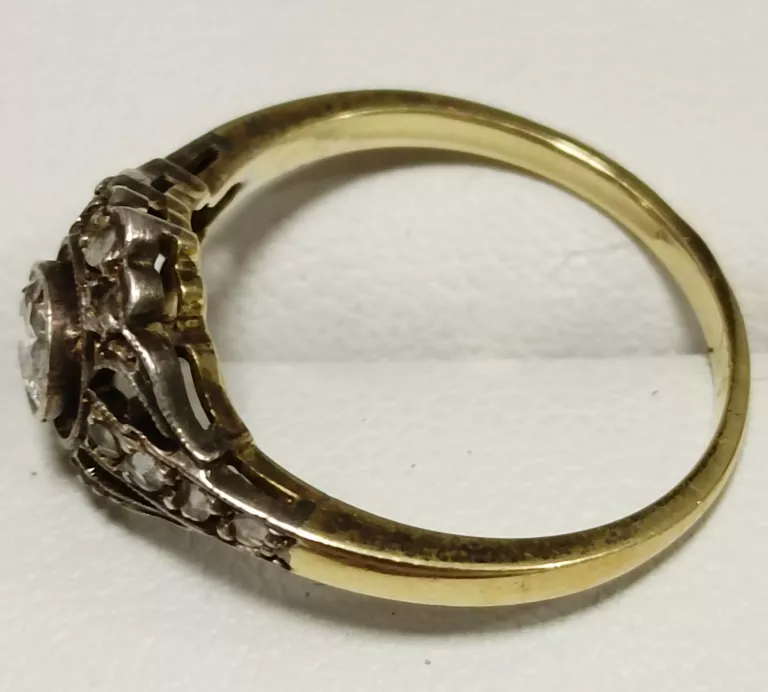 zloty-pierscionek-w-stylu-art-deco-z-brylantem-material-srebro