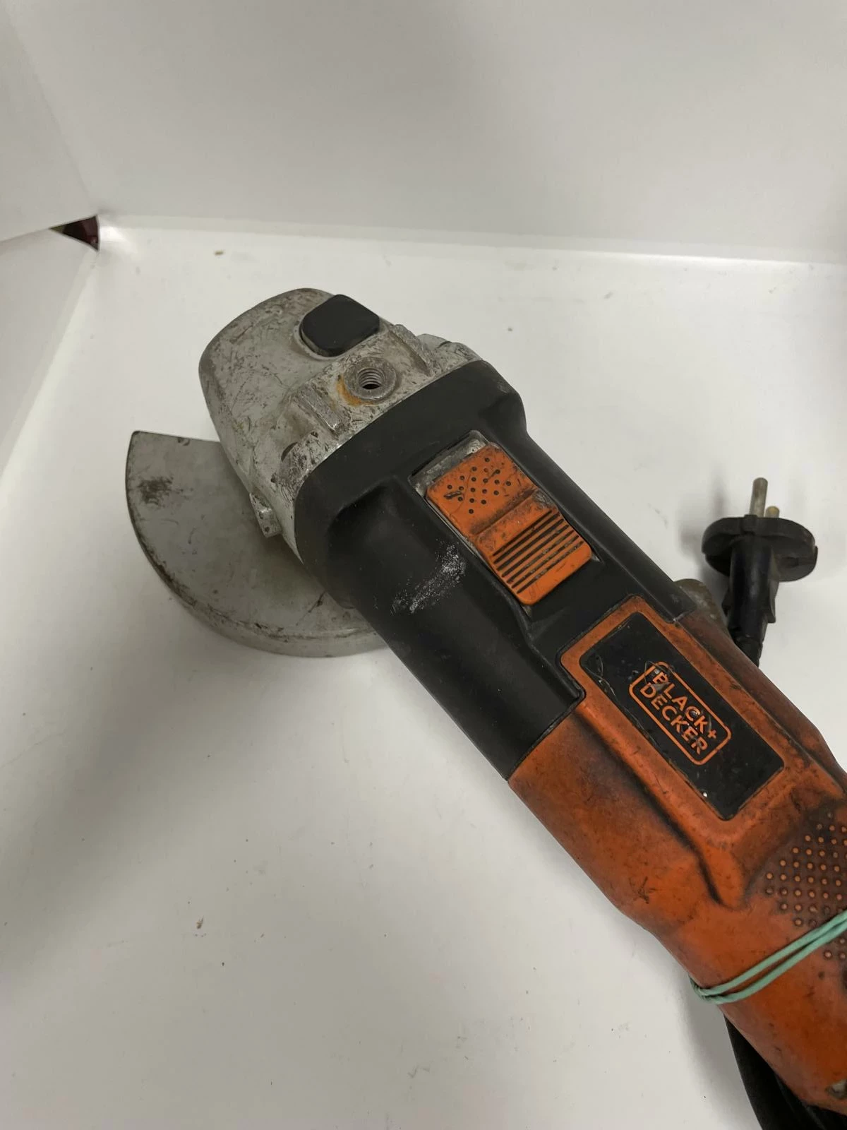 szlifierka-katowa-blackdecker-kg912-stan-uzywany