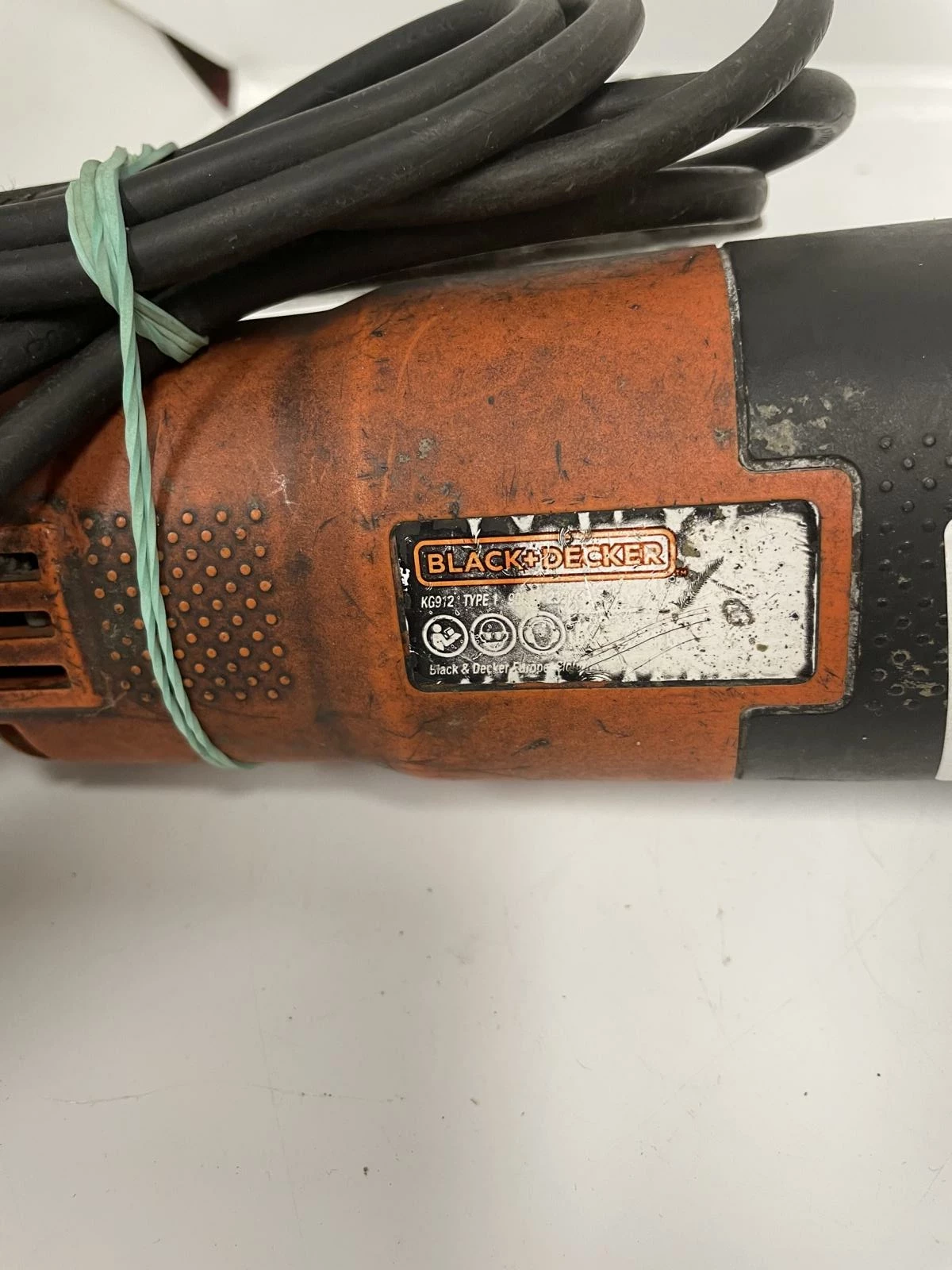 szlifierka-katowa-blackdecker-kg912-kod-producenta-kg912