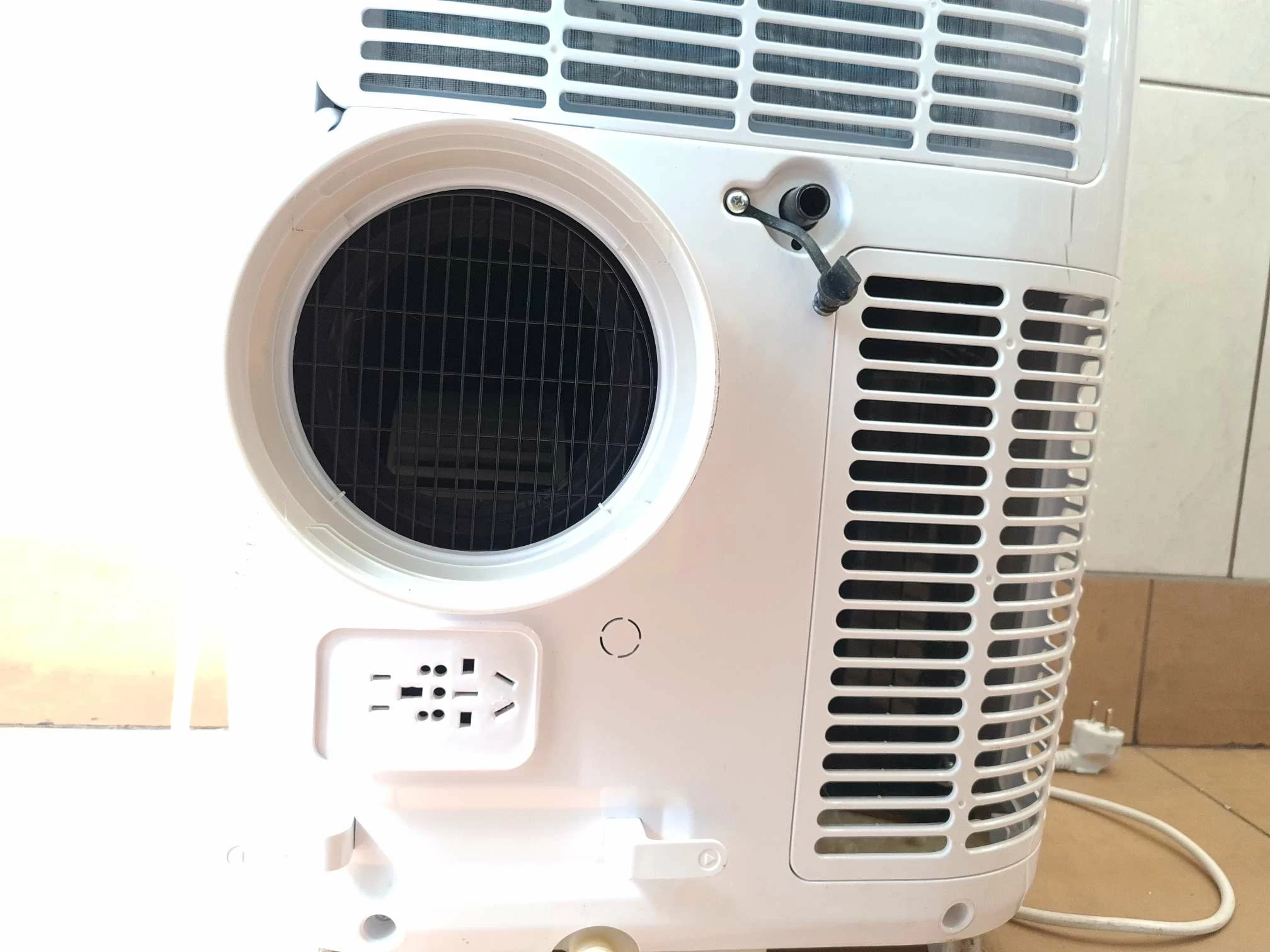 klimatyzator-przenosny-214024-akcesoria-marka-inna