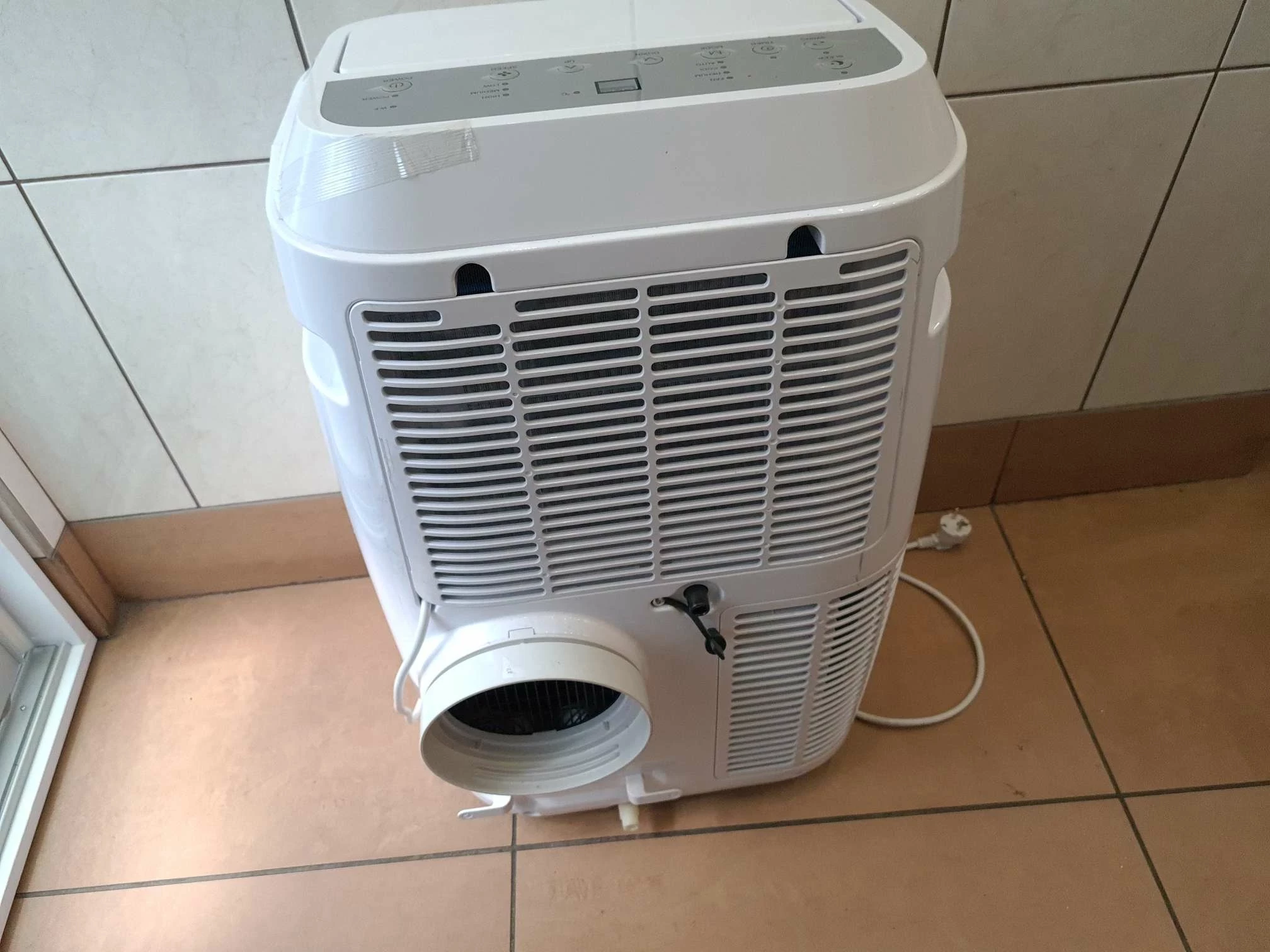 klimatyzator-przenosny-214024-akcesoria-sterowanie-manualne