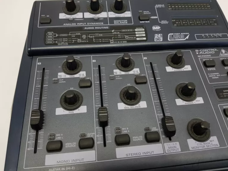 BEHRINGER BCA2000 INTERFEJS