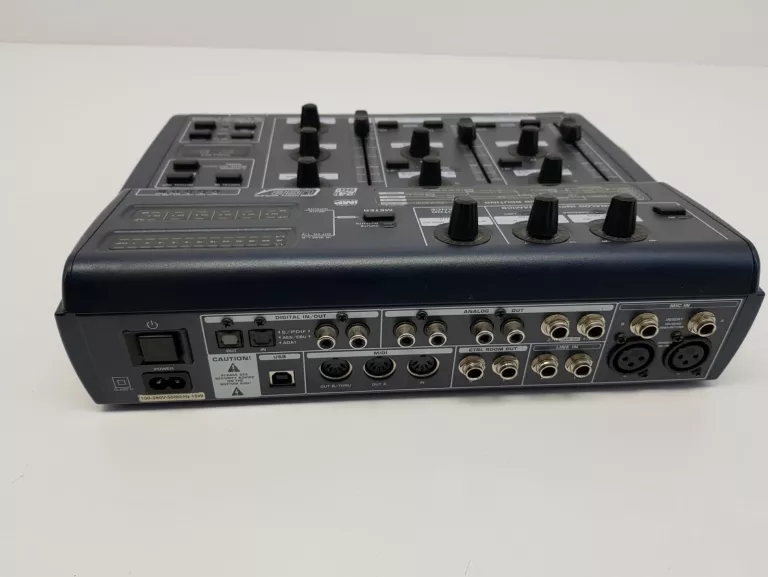 BEHRINGER BCA2000 INTERFEJS