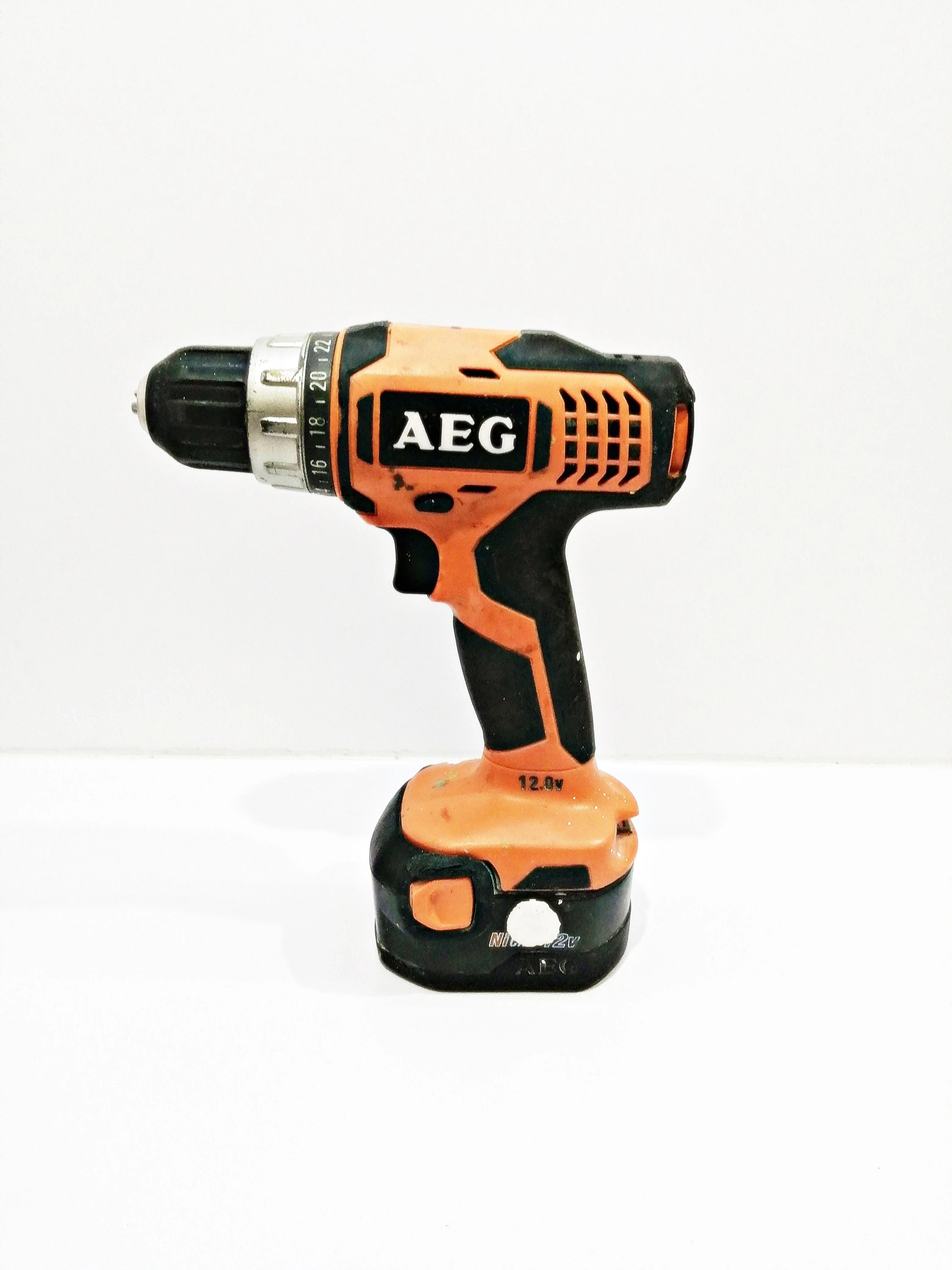 wkretarka-aeg-bs12g-walizka-ladowarka-aku-stan-uzywany