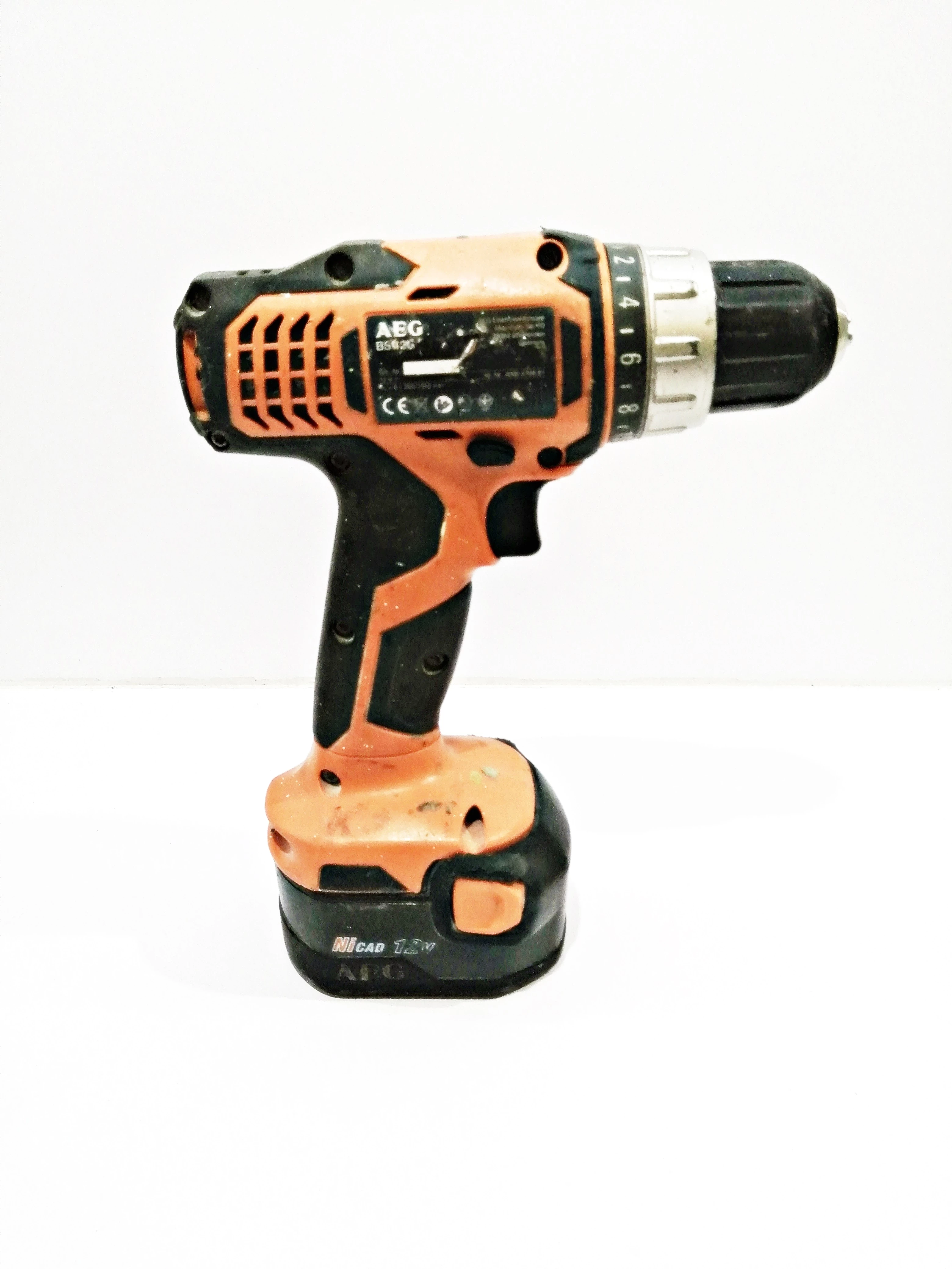 wkretarka-aeg-bs12g-walizka-ladowarka-aku-rodzaj-silnika-brak-informacji