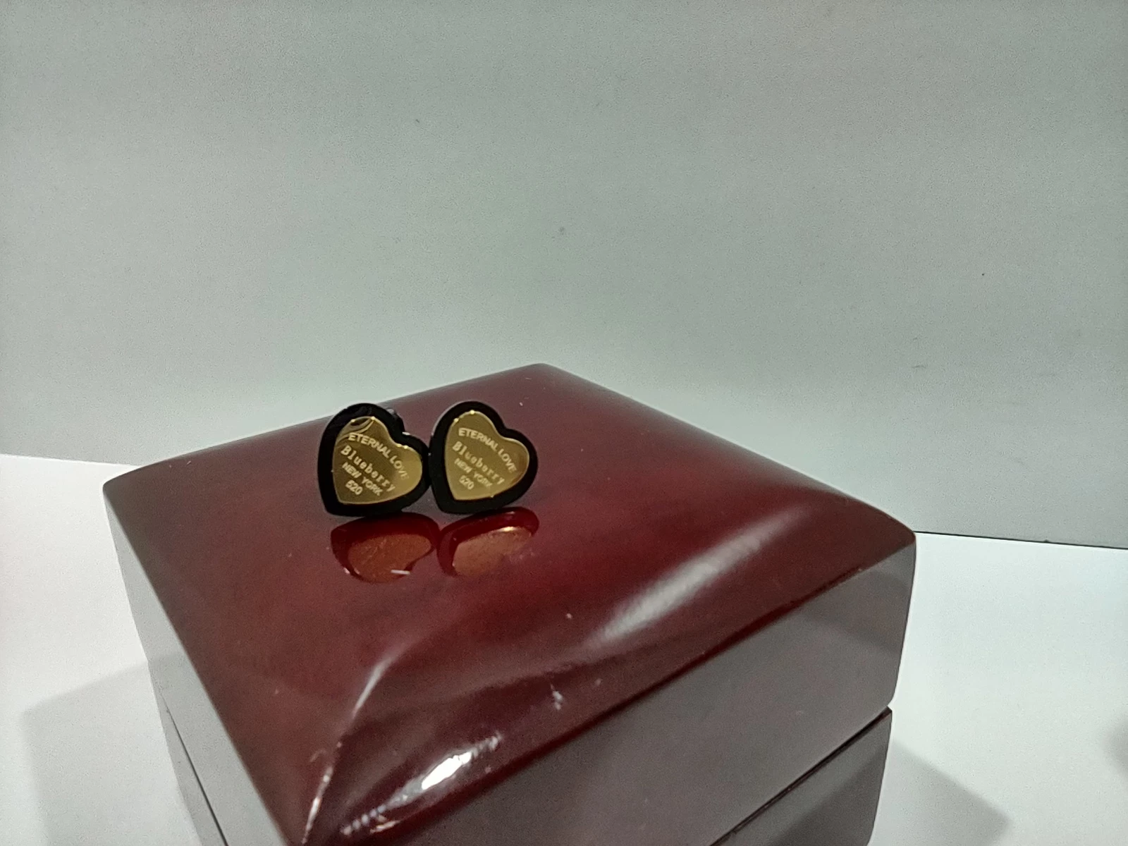 piekne-pozlacane-kolczyki-czarno-zlote-serca-dworcowa-64-oborniki-for-cash