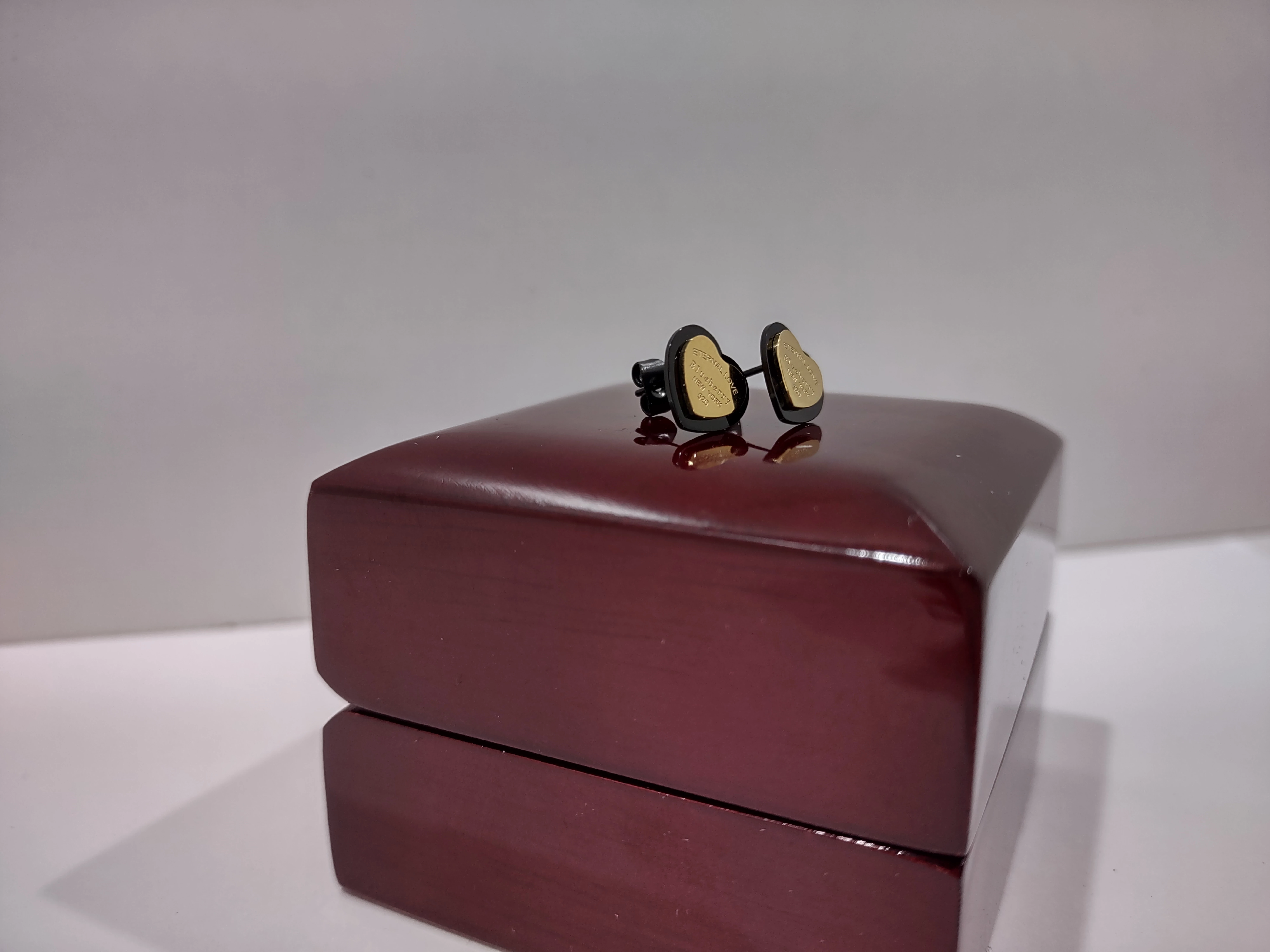 piekne-pozlacane-kolczyki-czarno-zlote-serca-stan-11323-1