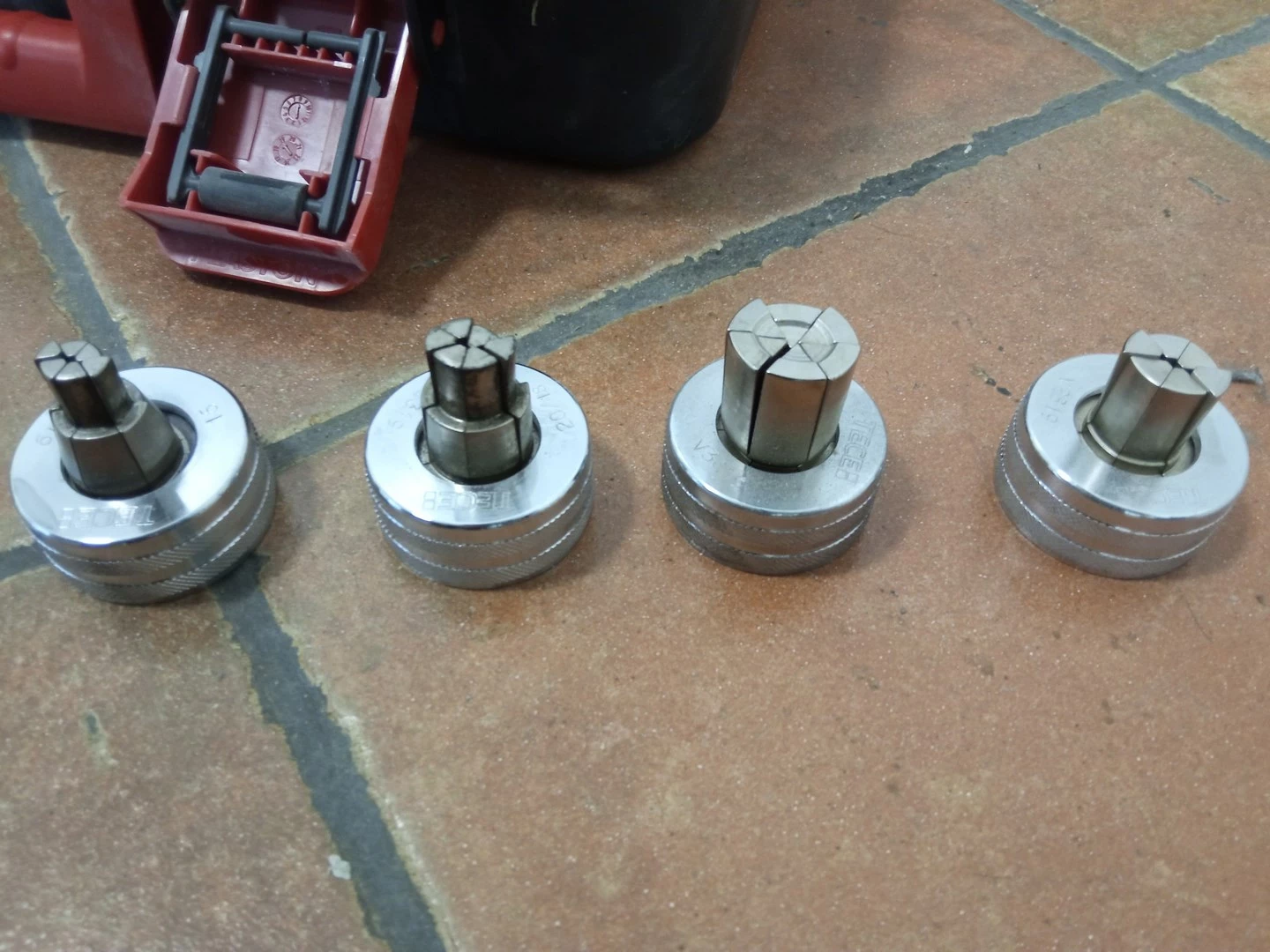 zaciskarka-do-rur-tece-kod-producenta-zaciskarka-do-rur-tece