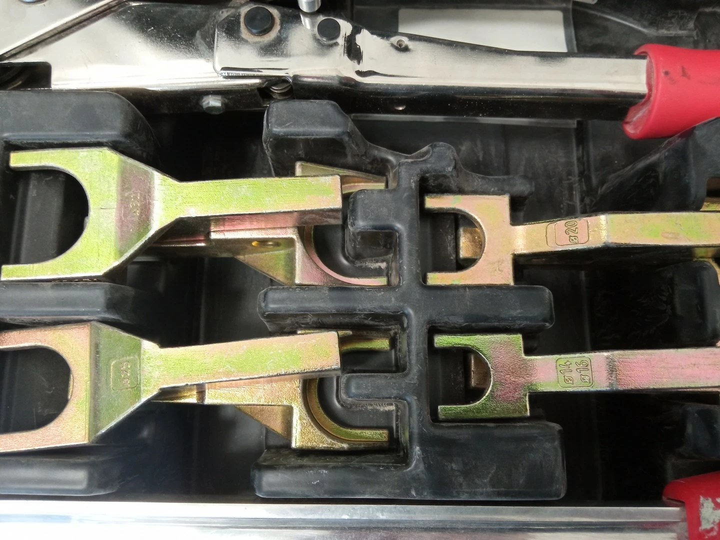 zaciskarka-do-rur-tece-kod-producenta-zaciskarka-do-rur-tece