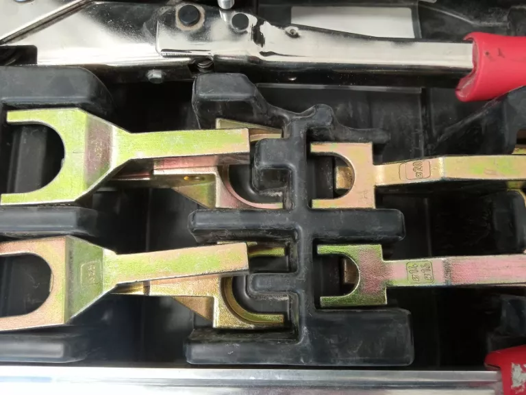 zaciskarka-do-rur-tece-kod-producenta-zaciskarka-do-rur-tece