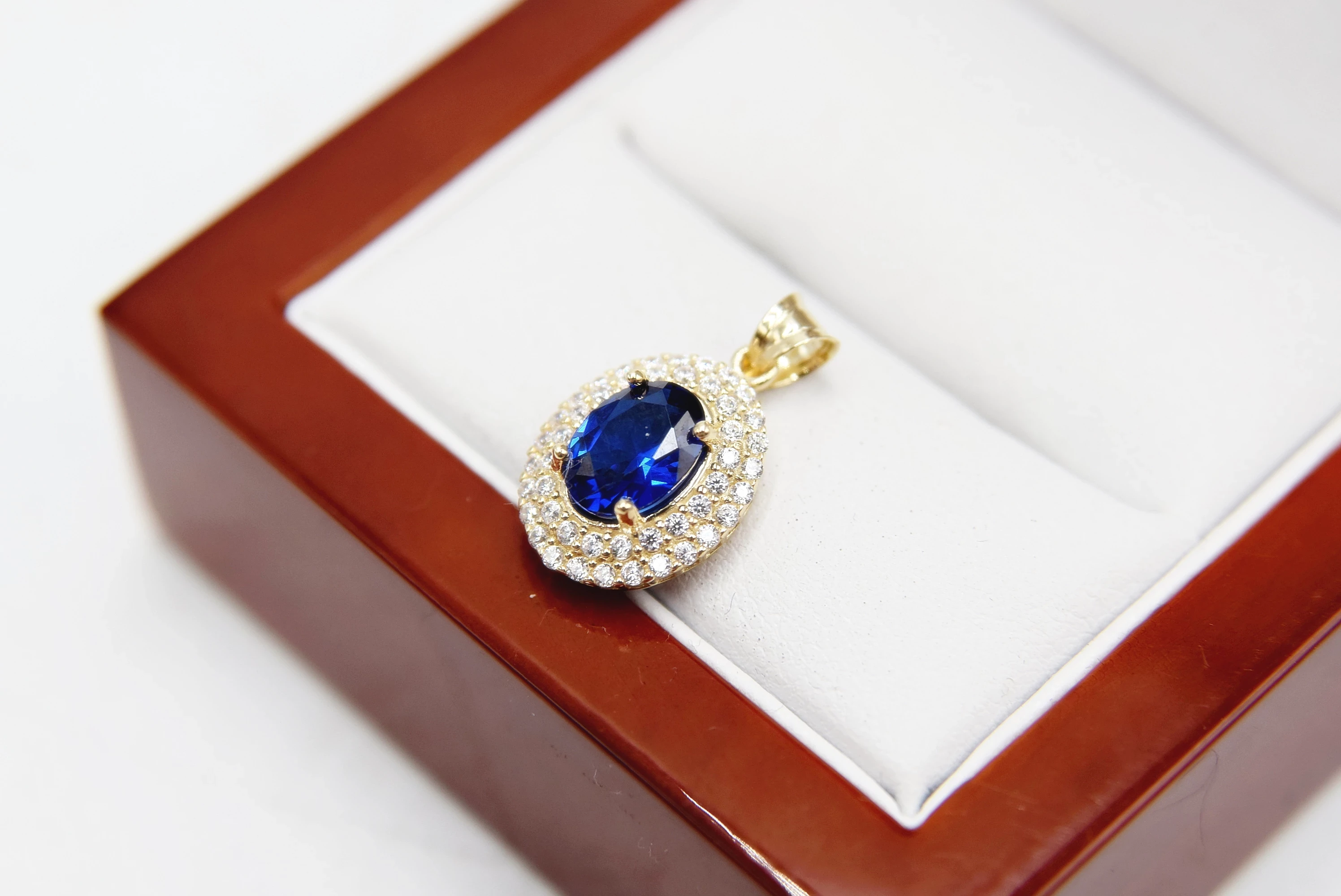 piekna-zlota-zawieszka-z-niebieskim-oczkiem-sciegiennego-64-poznan