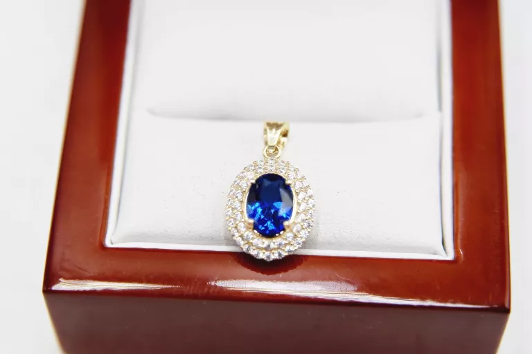 piekna-zlota-zawieszka-z-niebieskim-oczkiem-material-zloto