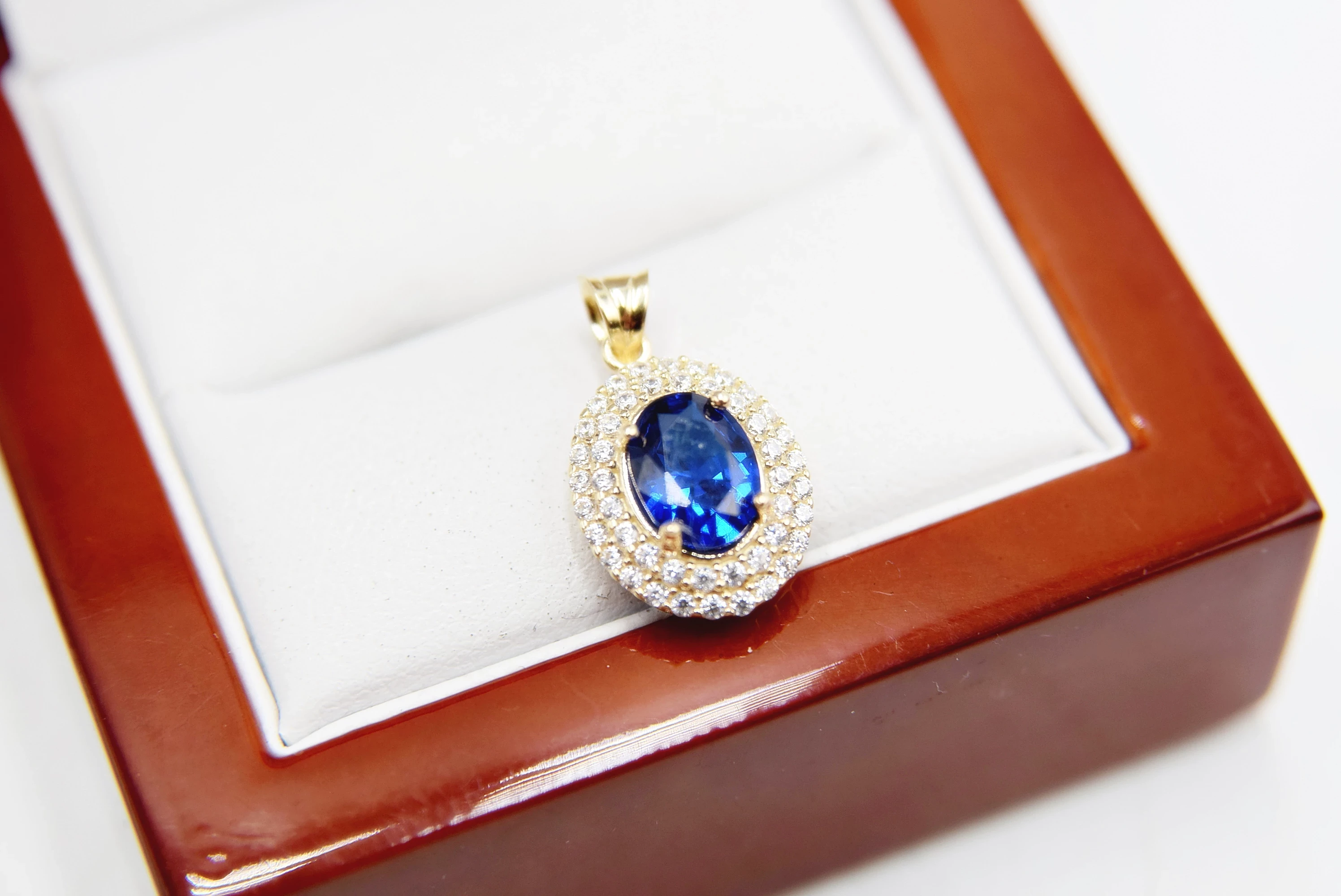 piekna-zlota-zawieszka-z-niebieskim-oczkiem-stan-uzywany