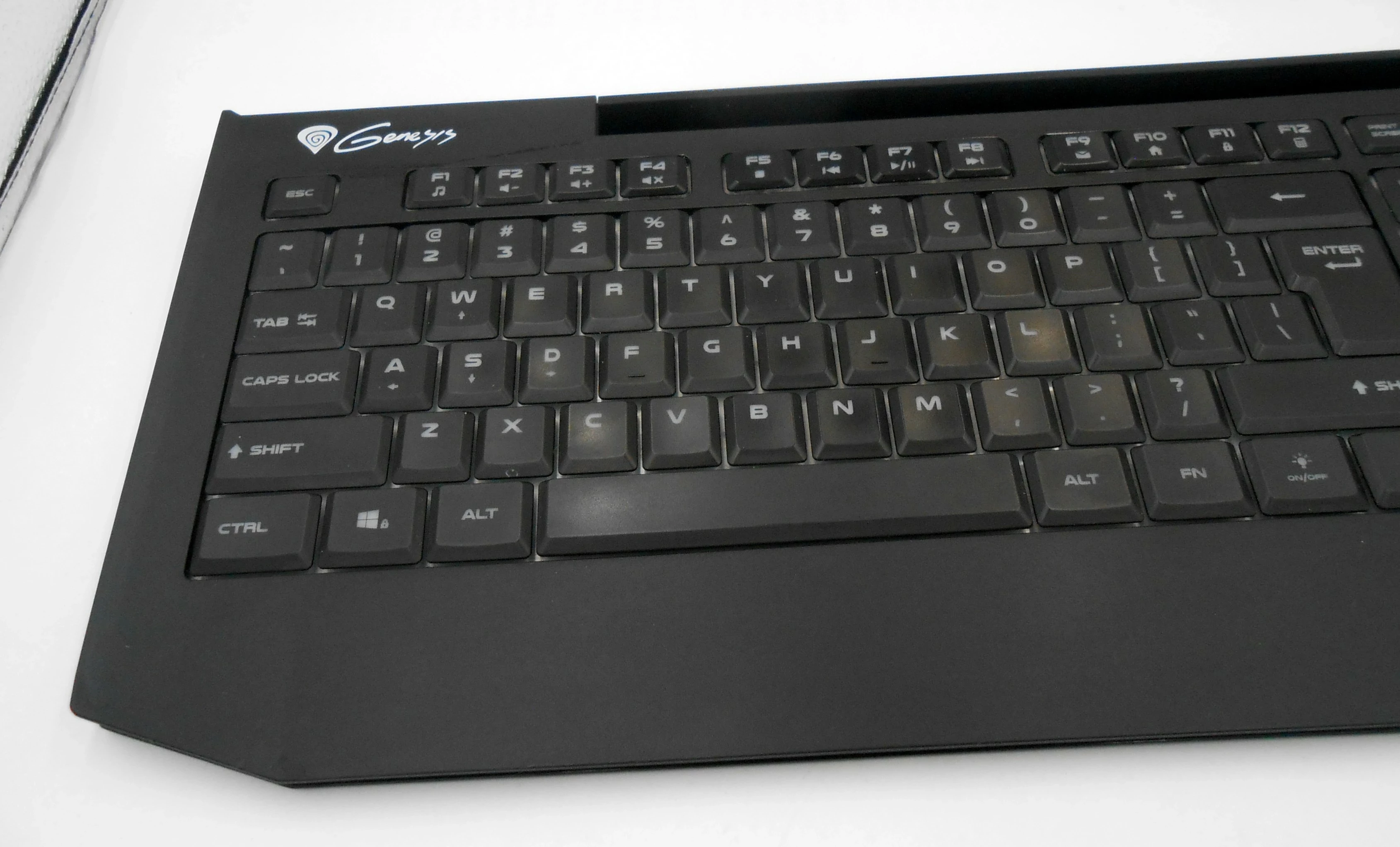 klawiatura-genesis-lith-400-rgb-czytaj-opis-stan-uzywany