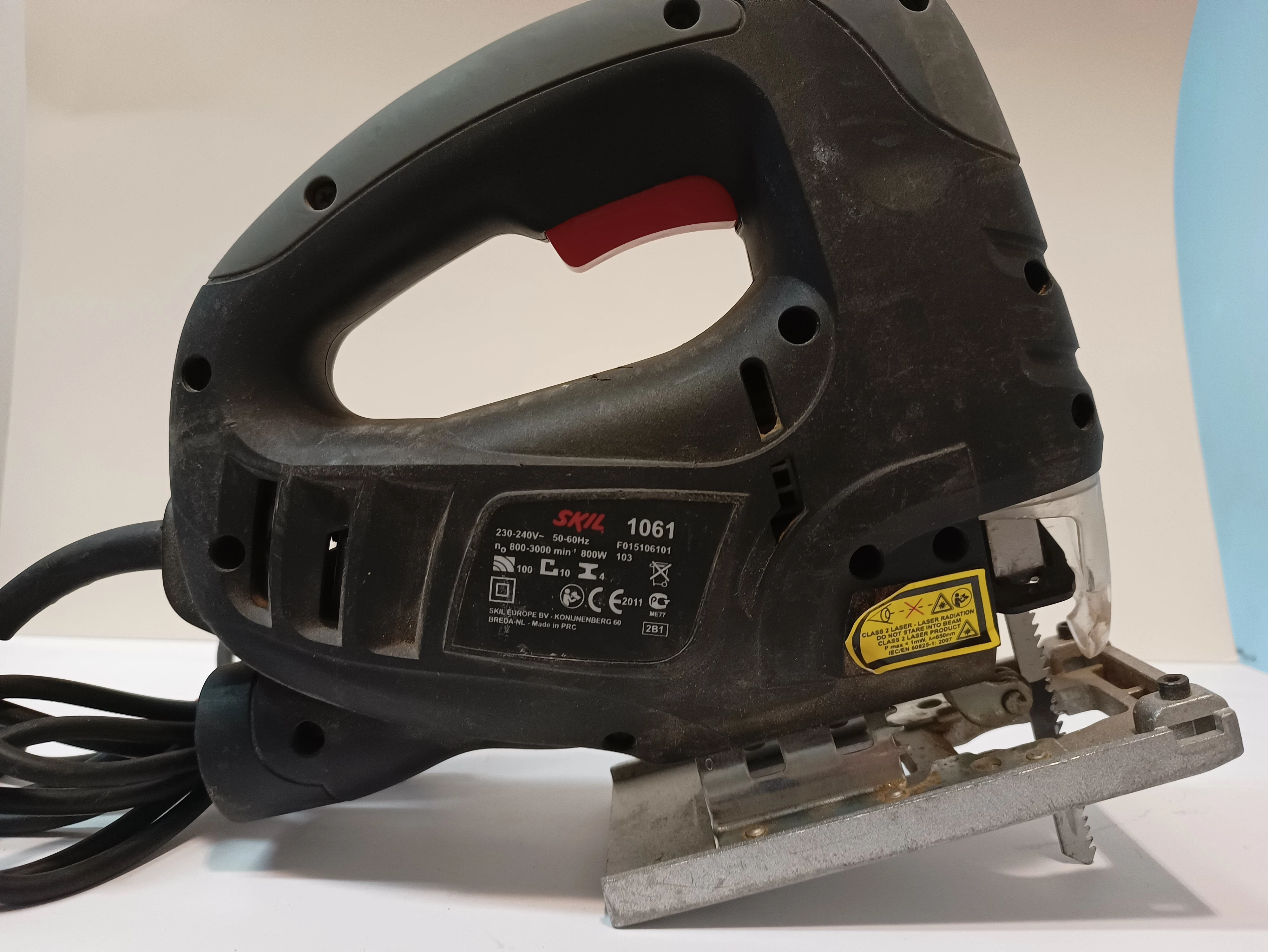 wyrzynarka-skil-1061-mocowanie-brzeszczotu-chwyt-typu-t