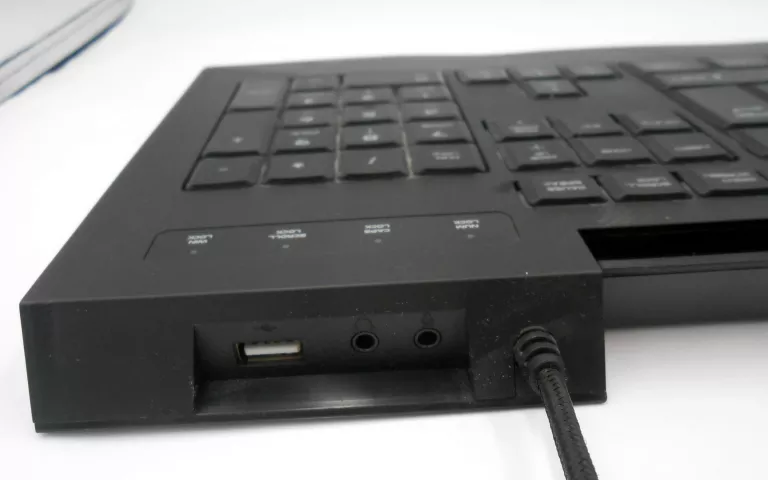 klawiatura-genesis-lith-400-rgb-czytaj-opis-interfejs-usb