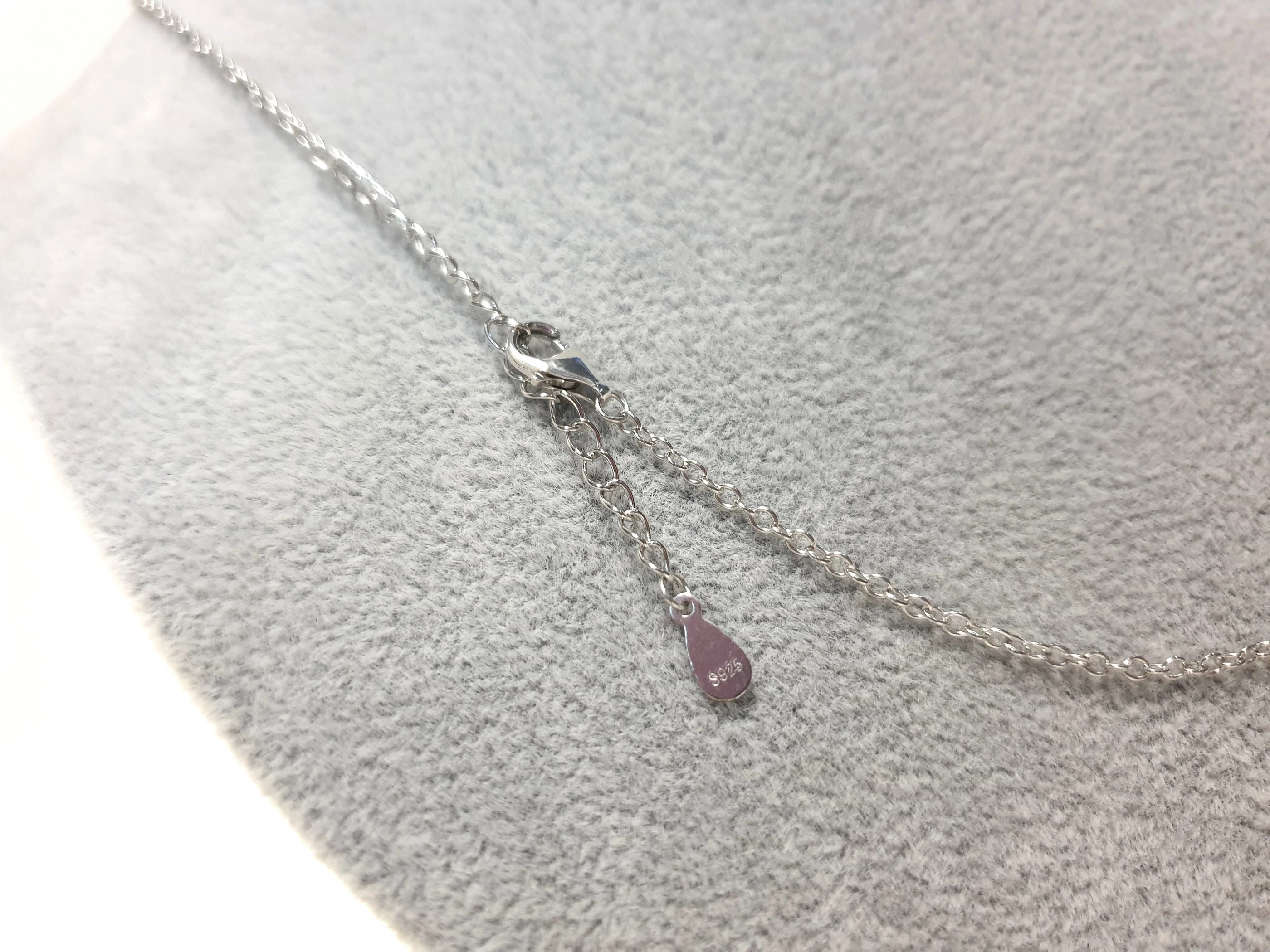 srebrny-naszyjnik-kolor-dominujacy-srebrny