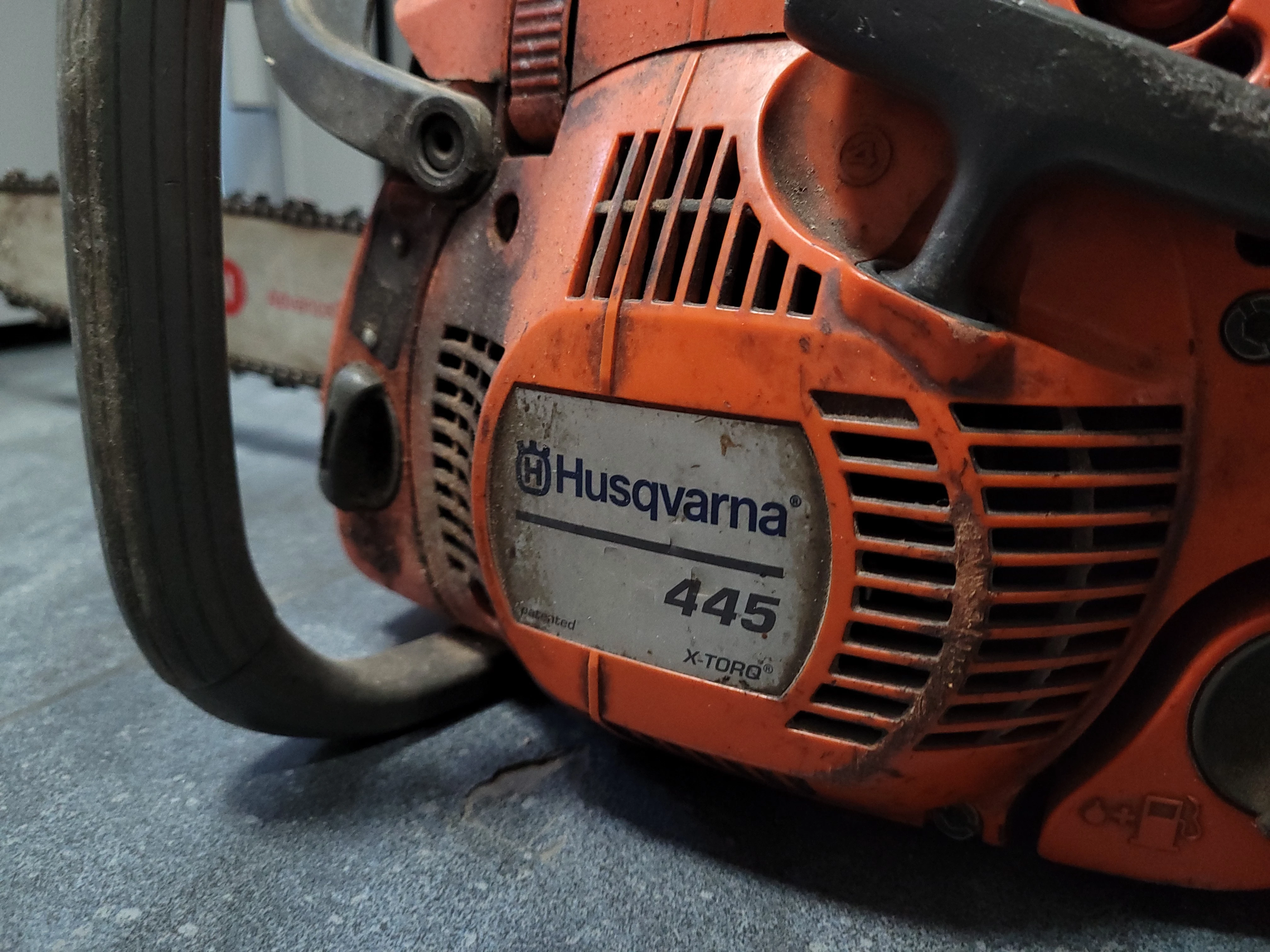 pila-spalinowa-husqvarna-445-zasilanie-spalinowe